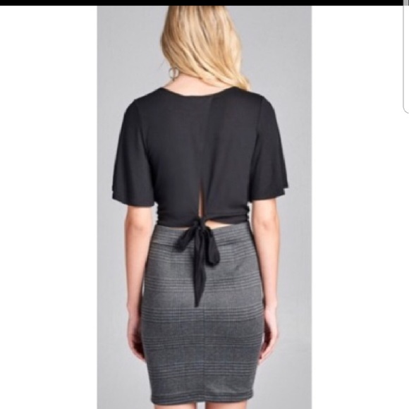 ☆HOST PICK☆ UPDATED INFO Black Crop Top - Picture 2 of 8